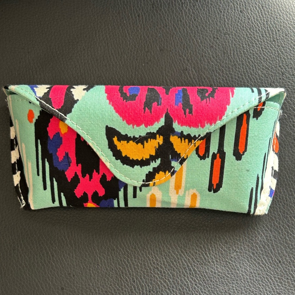 VERA BRADLEY NEW Turquoise Hard Shell Eyeglass Case. Vivid, Multipattern.